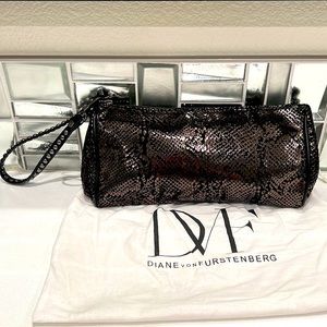 DVF Gunmetal Metallic Snake Print Clutch w Magenta Pink Interior